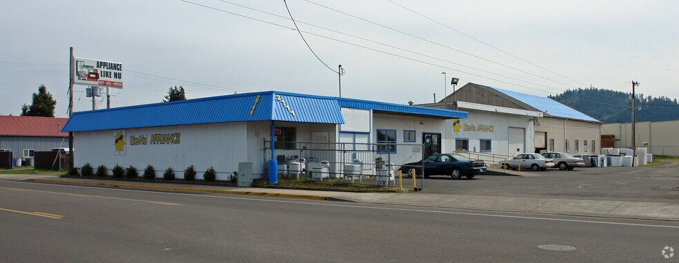Primary Photo Of 2711 S Main Rd, Lebanon Freestanding For Sale