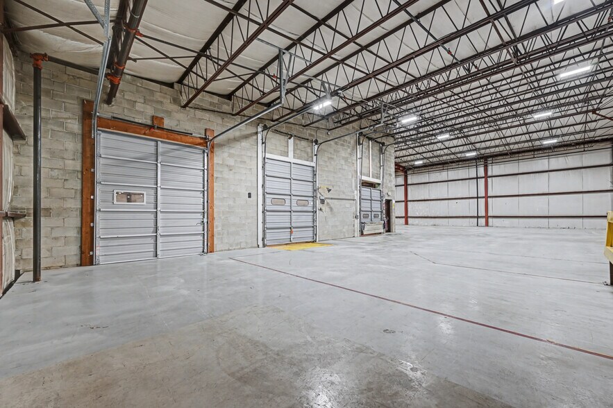 More Photos Of 11-25 Harding St, Middletown Warehouse For Lease