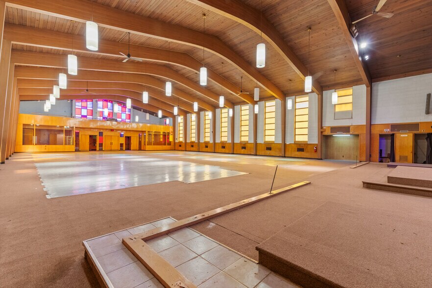 More Photos Of 26123 McDonald St, Dearborn Heights Religious Facility For Lease