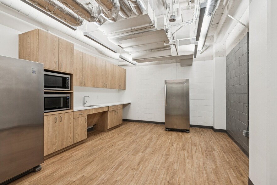 More Photos Of 201-219 N 15th St, Philadelphia Medical For Lease