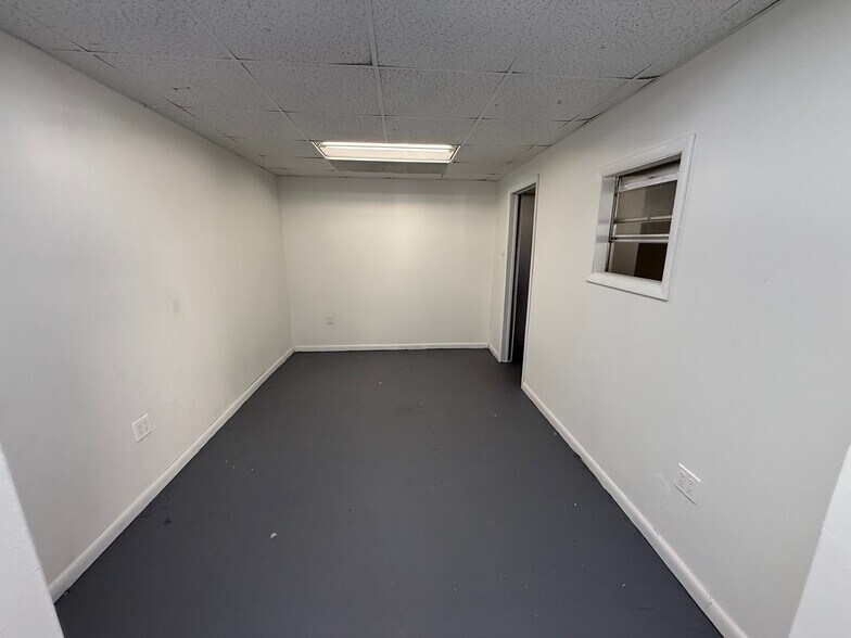 More Photos Of 14020 NW 19th Ave, Miami Warehouse For Sale