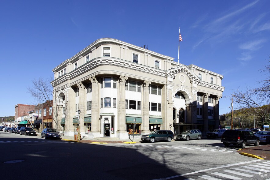 Primary Photo Of 25 Hartford St, Rumford Apartments For Lease