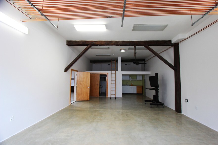 More Photos Of 378 Johnston Ave, Jersey City Warehouse For Lease