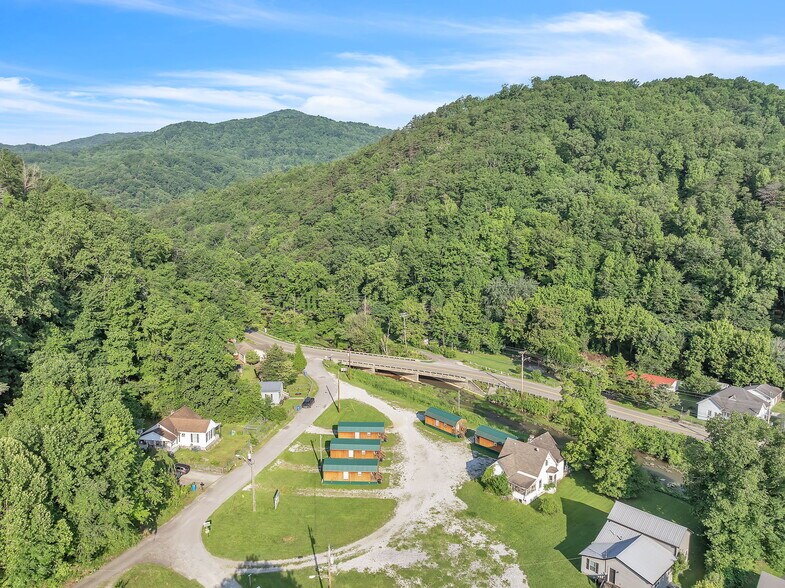 More Photos Of 349 Willow Ln, Rocky Top Specialty For Sale