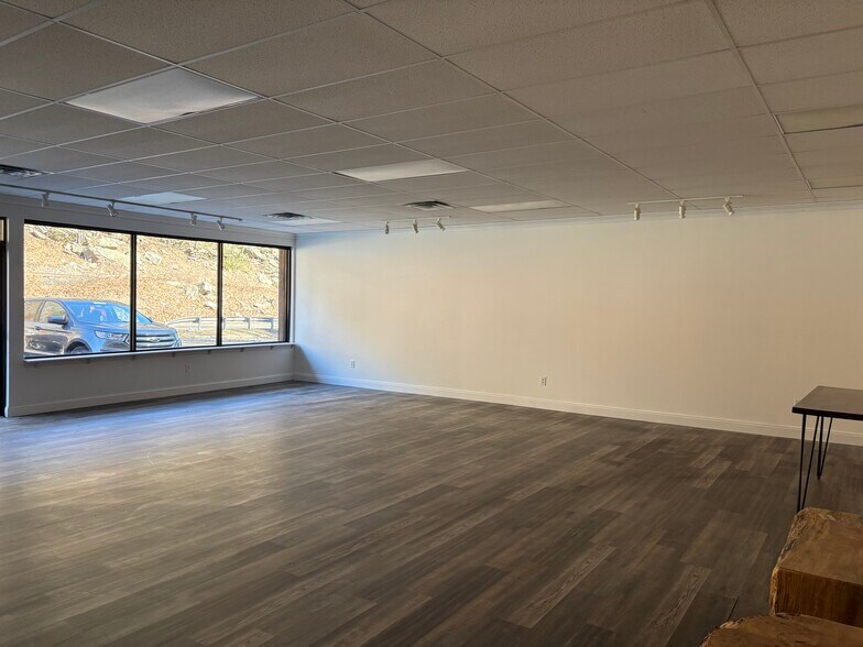 More Photos Of 197 Ethan Allen Hwy, Redding Storefront Retail Office For Lease