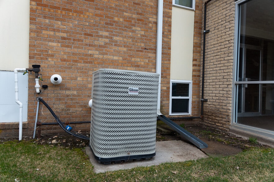 More Photos Of 381 H St, Hampton Religious Facility For Sale