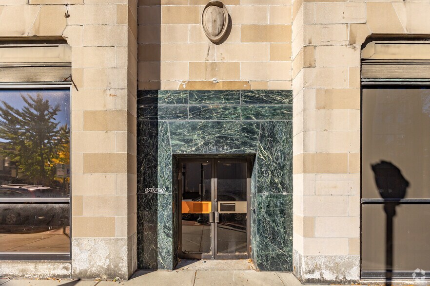 More Photos Of 424 E Grace St, Richmond Bank For Lease