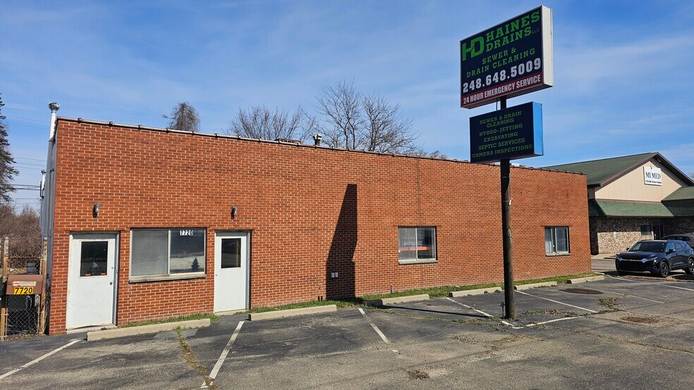 More Photos Of 7720 Highland Rd, Waterford Freestanding For Lease