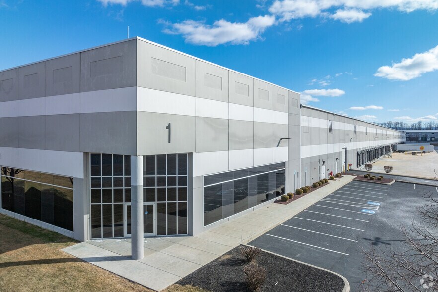 More Photos Of 1 S Shearer Dr, Carlisle Warehouse For Lease