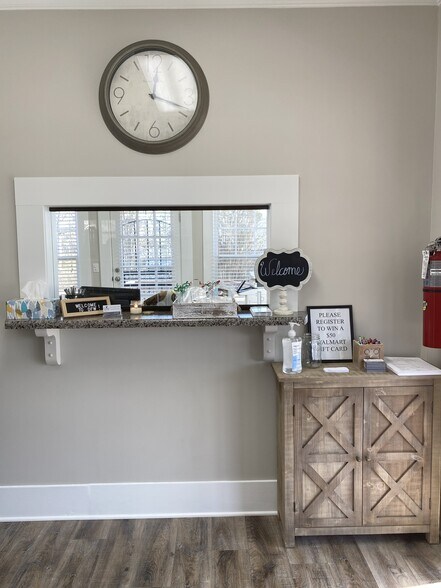 More Photos Of 400 Bexar Ave W, Hamilton Office For Sale