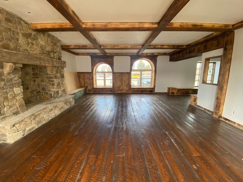 More Photos Of 8005 Churchill Rd, Manhattan General Retail For Lease