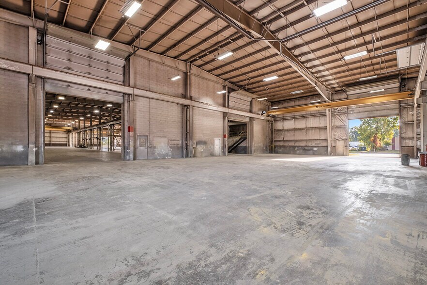 More Photos Of 4072 Flint Asphalt Dr, Burton Distribution For Sale