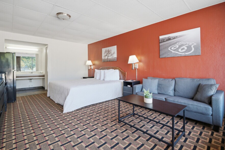 More Photos Of 100 W Wilson St, Valliant Hotel For Sale
