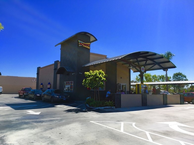 Primary Photo Of 3531 S Fairview St, Santa Ana Fast Food For Lease