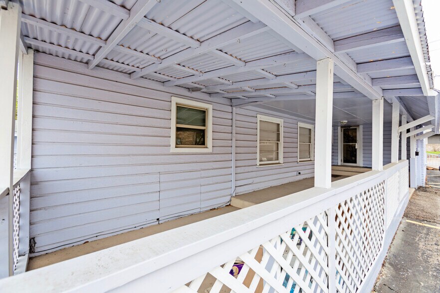 More Photos Of 415 N Main St, Belton General Retail For Sale