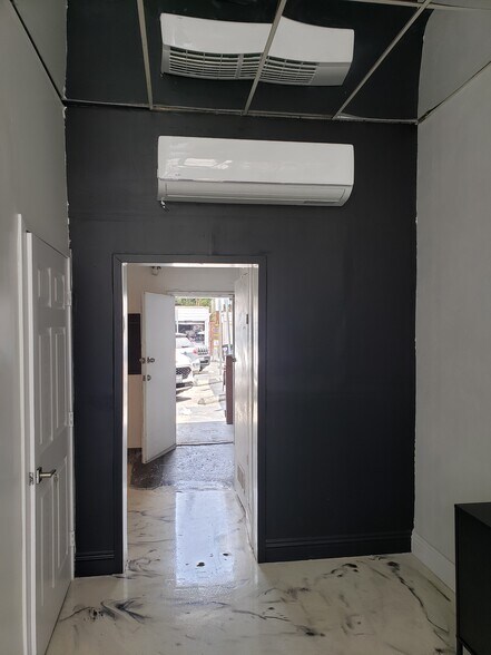 More Photos Of 438 N Fairfax Ave, Los Angeles Storefront For Lease