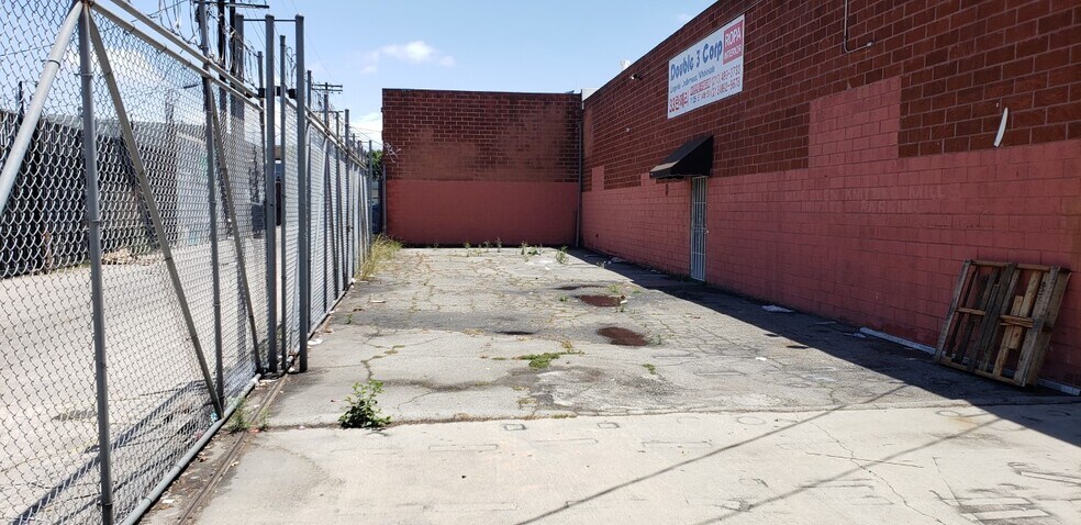 More Photos Of 1125 E 14th St, Los Angeles Warehouse For Sale