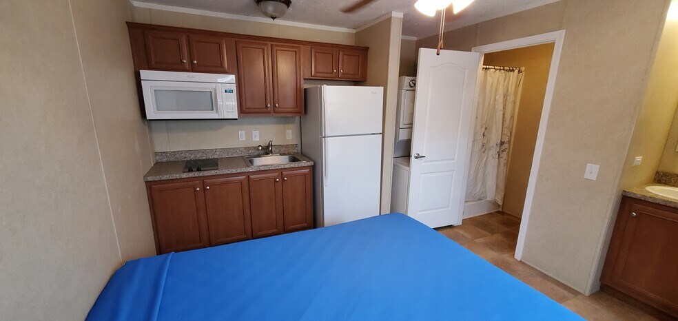 More Photos Of 2018 125th Ave NW, Watford City Warehouse For Lease