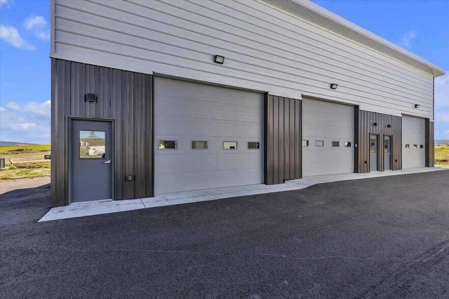 More Photos Of 453 Commerce St, Hayden Office For Sale