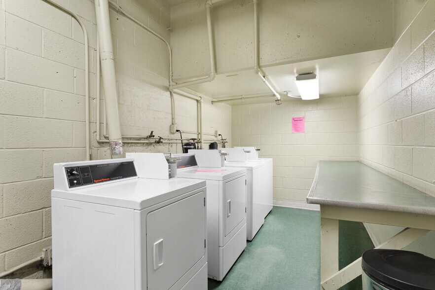 More Photos Of 947 W 30th St, Los Angeles Apartments For Sale