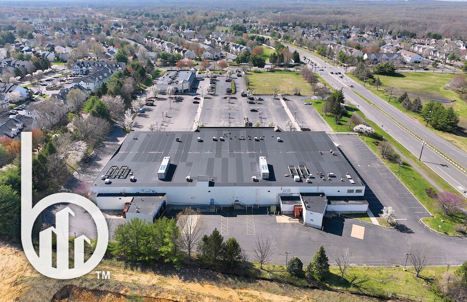 More Photos Of 24 Summerfield Blvd, Dayton Supermarket For Lease