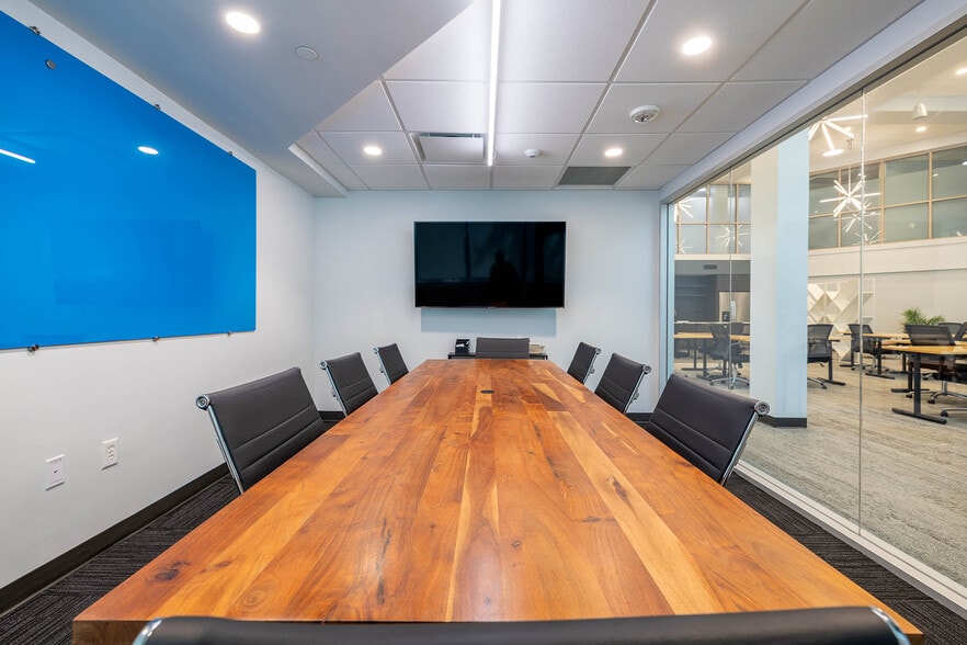 More Photos Of 333 3rd Ave N, Saint Petersburg Coworking Space