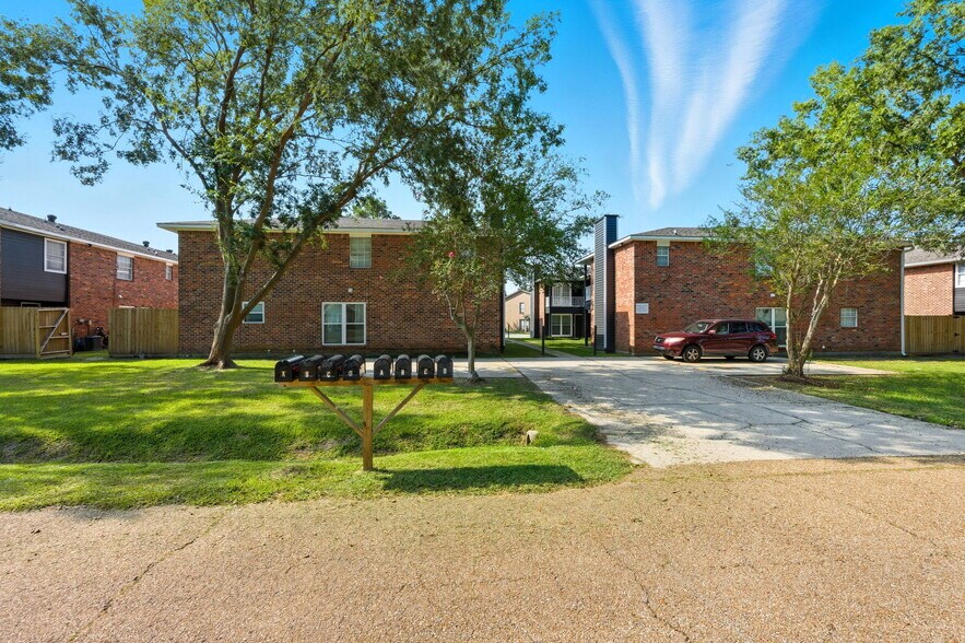 More Photos Of 3150 Oneal Ln, Baton Rouge Multifamily For Sale