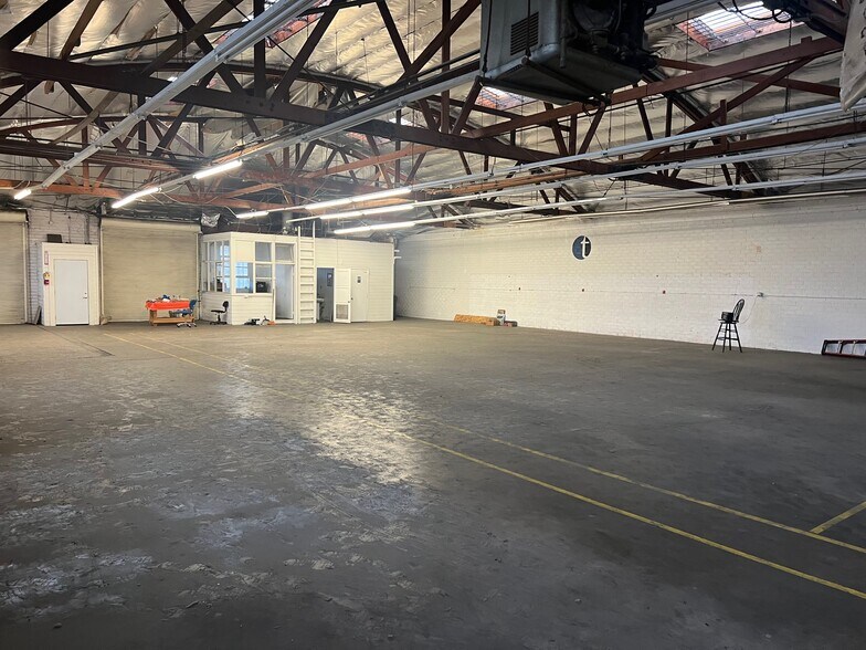 More Photos Of 4440 York Blvd, Los Angeles Manufacturing For Lease