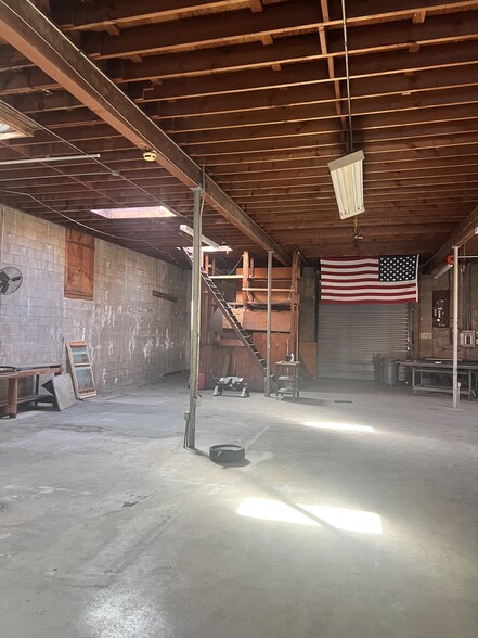 More Photos Of 702 W Anaheim St, Wilmington General Retail For Sale