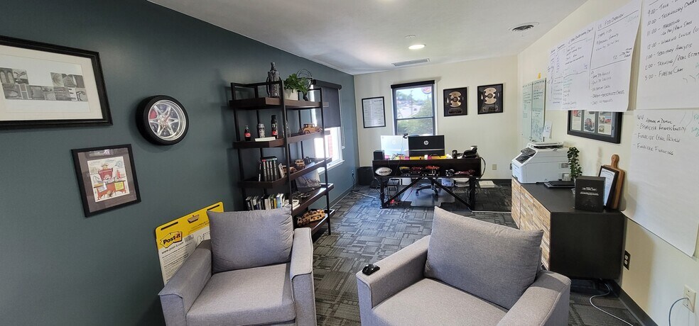 More Photos Of 1314 Galvin Rd S, Bellevue General Retail For Lease