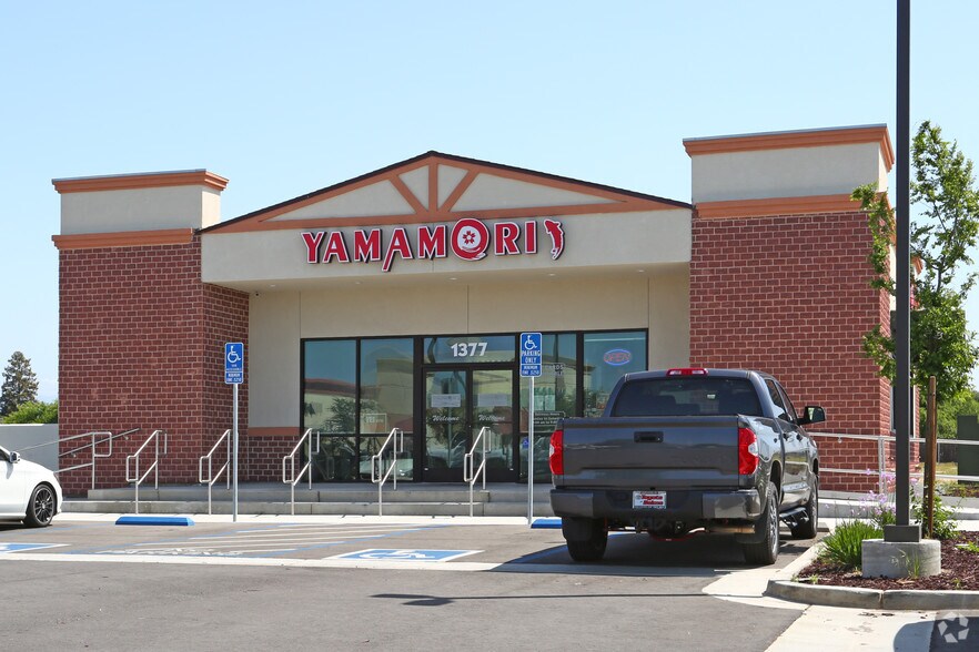 More Photos Of 1377 W El Monte Way, Dinuba Restaurant For Lease