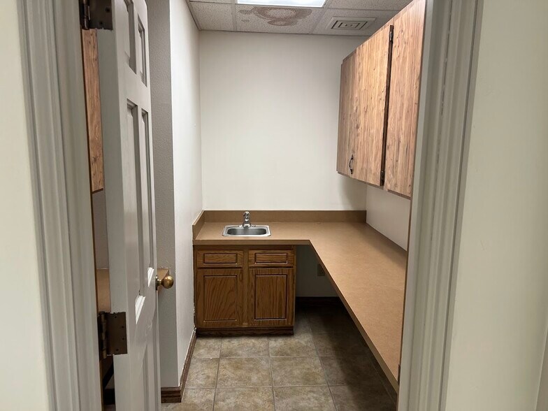 More Photos Of 201-225 N State St, Orem Medical For Lease