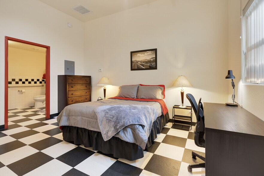 More Photos Of 315 E Andy Devine Ave, Kingman Hotel For Sale