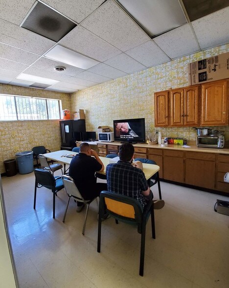 More Photos Of 12825 Vanowen St, North Hollywood Freestanding For Sale