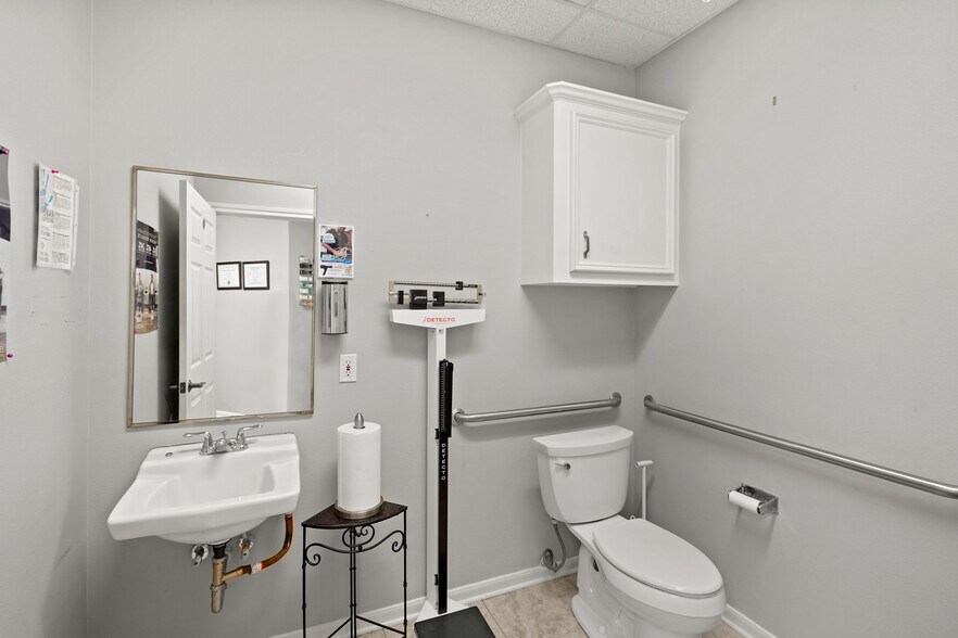 More Photos Of 1618 S Mason Rd, Katy Medical For Sale