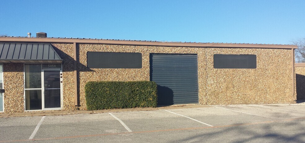 More Photos Of 605 S Sherman St, Richardson Unknown For Lease