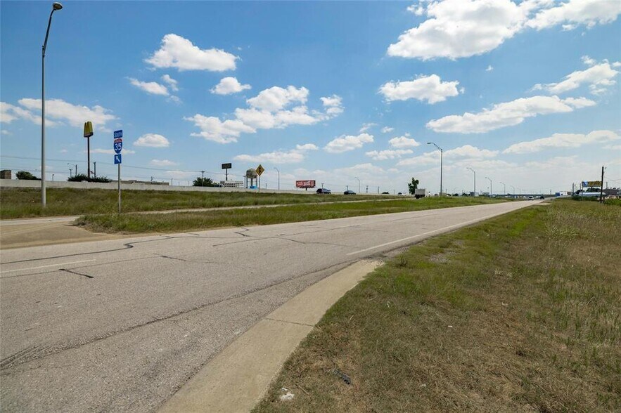 More Photos Of 576 Town Center blvd, Jarrell Land For Sale