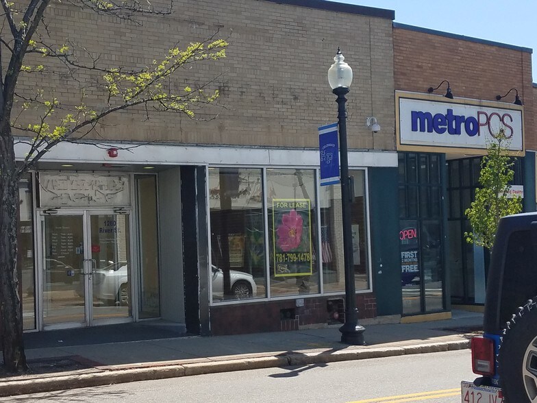 More Photos Of 1260-1268 River St, Hyde Park Storefront For Lease