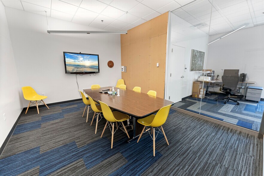 More Photos Of 2839 Northgate Dr, Iowa City Office For Sale