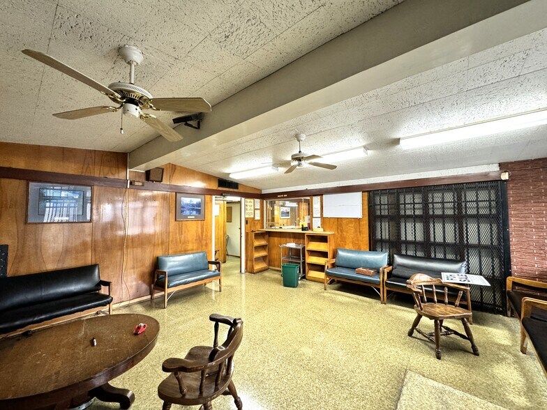 More Photos Of 7112 Lyons Ave, Houston Medical For Lease