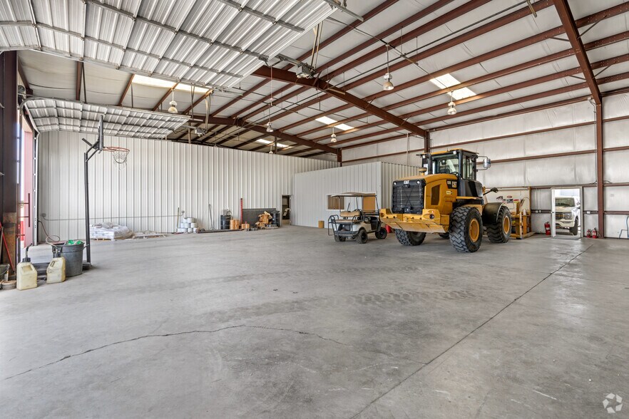 More Photos Of 7910 Interstate 20, Midland Service For Lease