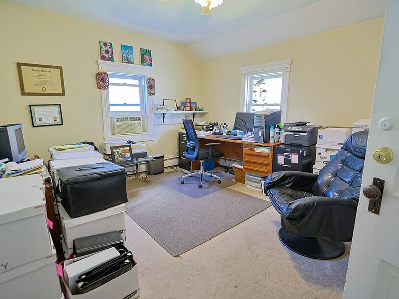 More Photos Of 19 Hill St, Goshen Office For Sale
