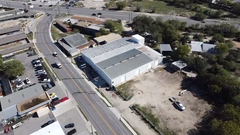 More Photos Of 2833 Roosevelt Ave, San Antonio Warehouse For Lease