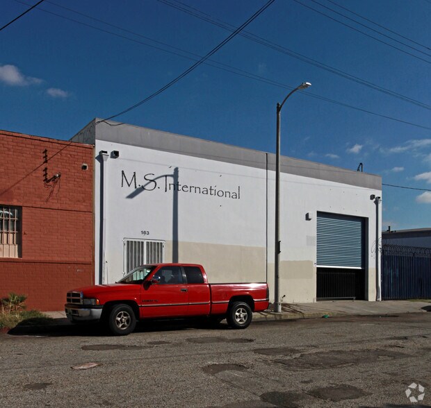 More Photos Of 163 W 32nd St, Los Angeles Warehouse For Lease