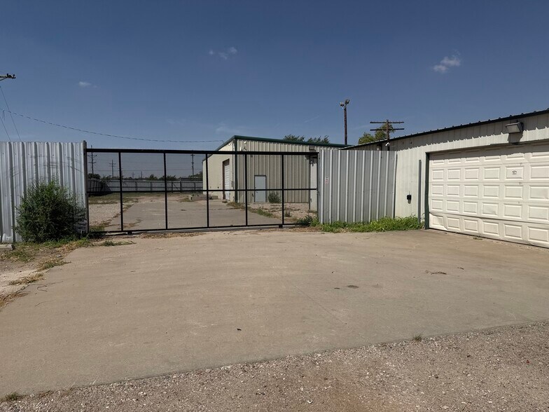 More Photos Of 1100 SW 1st Ave, Amarillo Warehouse For Sale