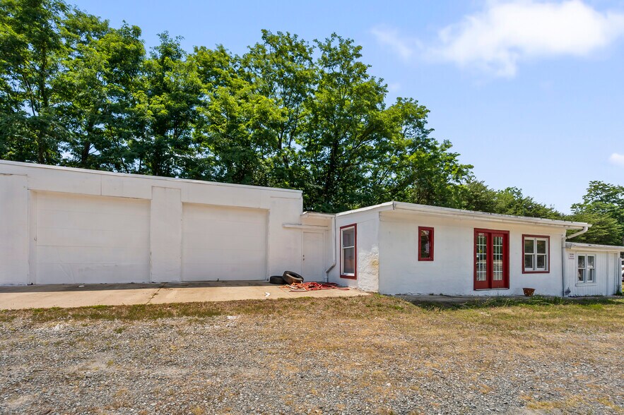 More Photos Of 5326 Main St, Walkertown Service For Sale