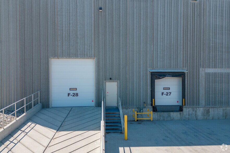 More Photos Of 10760 25th St NE, Calgary Warehouse For Lease