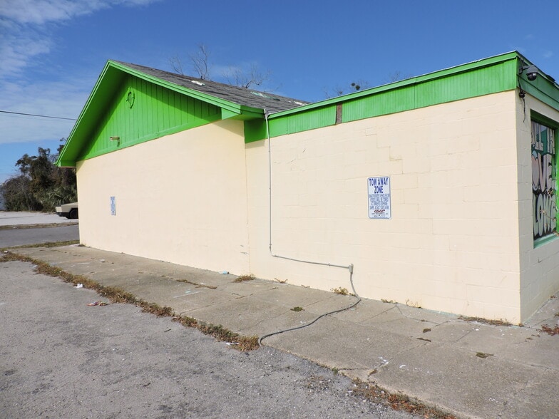 More Photos Of 2504 Main St, Jacksonville Freestanding For Sale