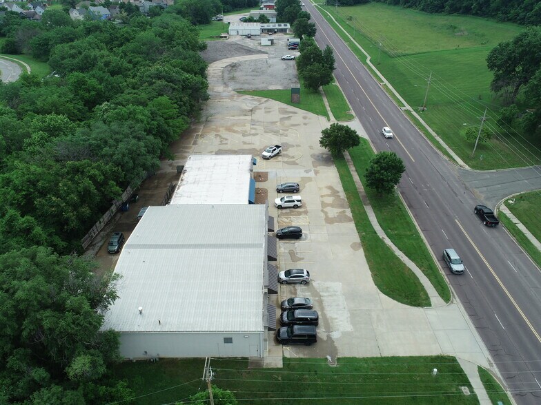 More Photos Of 306 Baptiste Dr, Paola General Retail For Sale