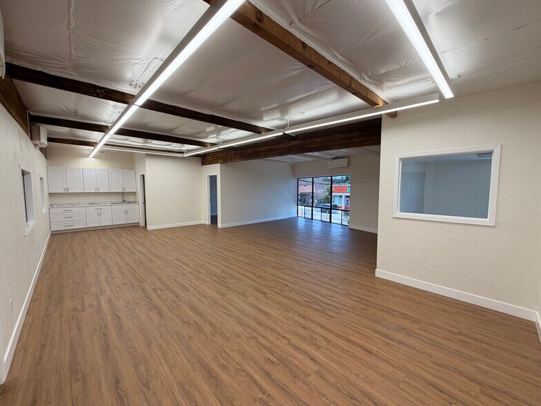 More Photos Of 3113 Middlefield Rd, Redwood City Light Distribution For Lease